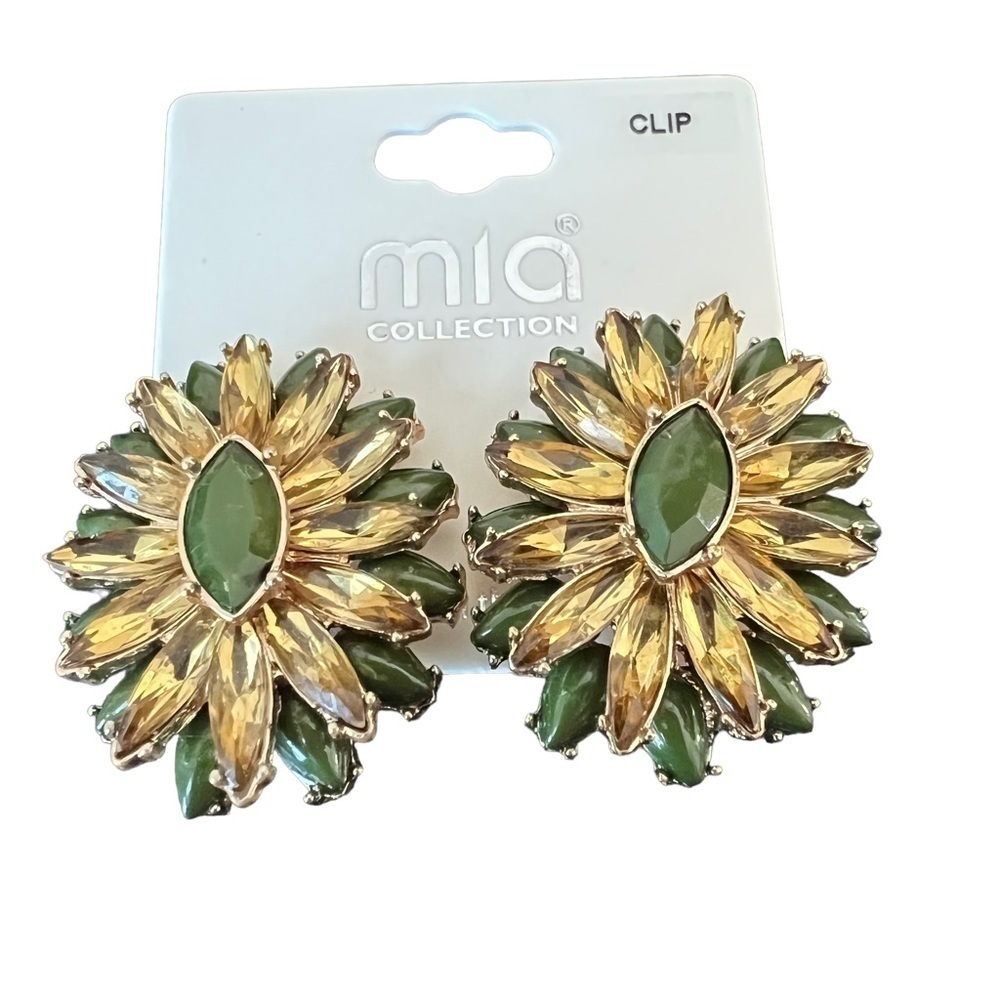 Mia collection green yellow gold flower burst clip on earrings